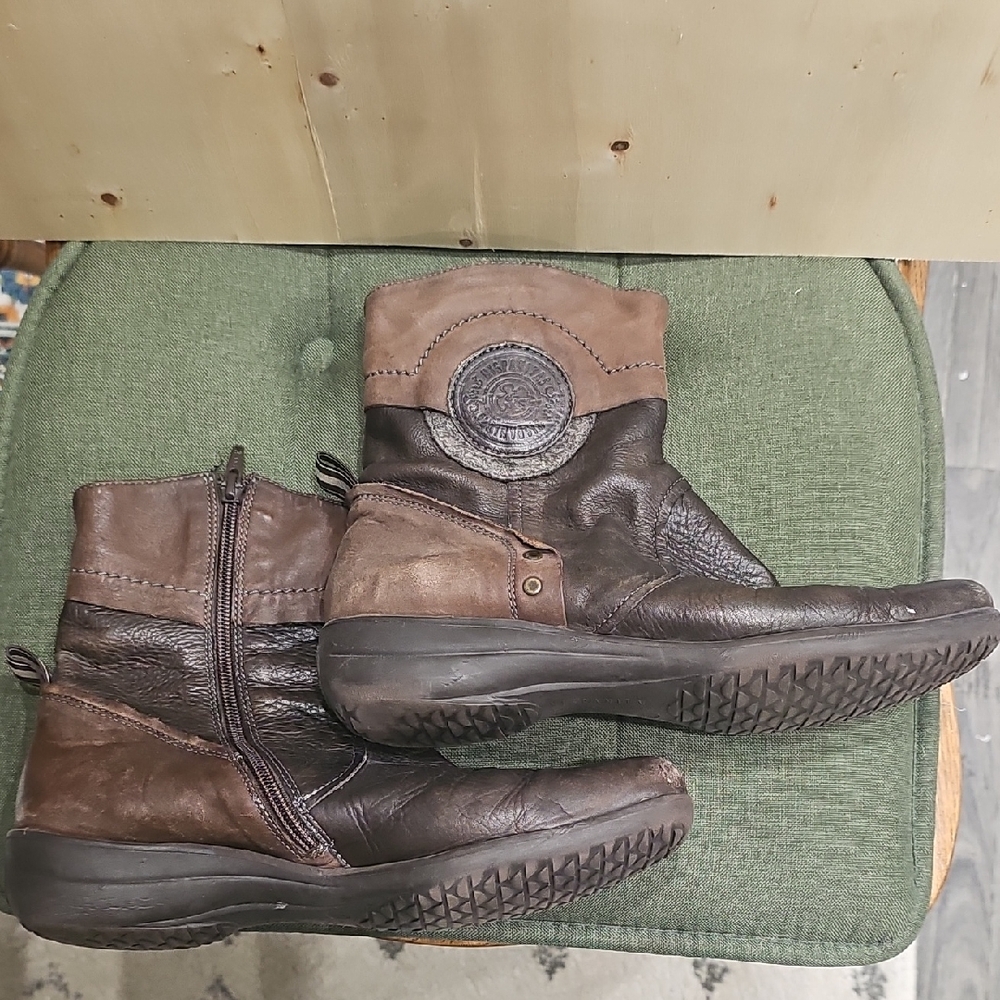 Women's Two-Tone Leather Ankle Boots